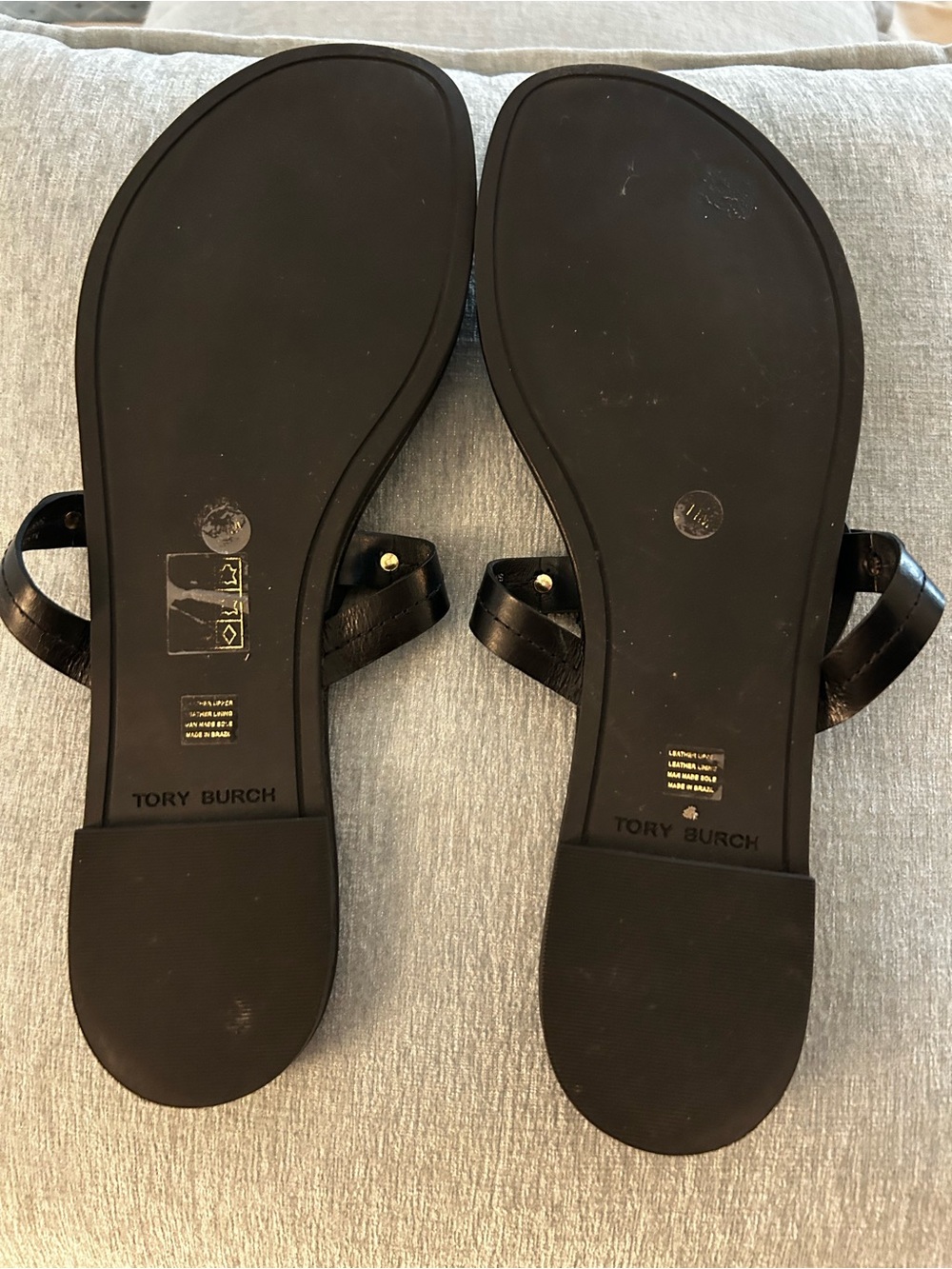 Tory Burch Black Leather Logo Cutout Thong Sandals with Gold Accents. - Picture 4 of 8